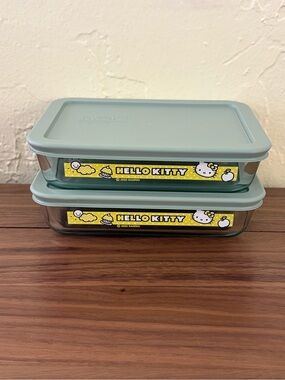 Pyrex Hello Kitty 3-Cup Glass Food Storage Containers w/ Lids Set of 2